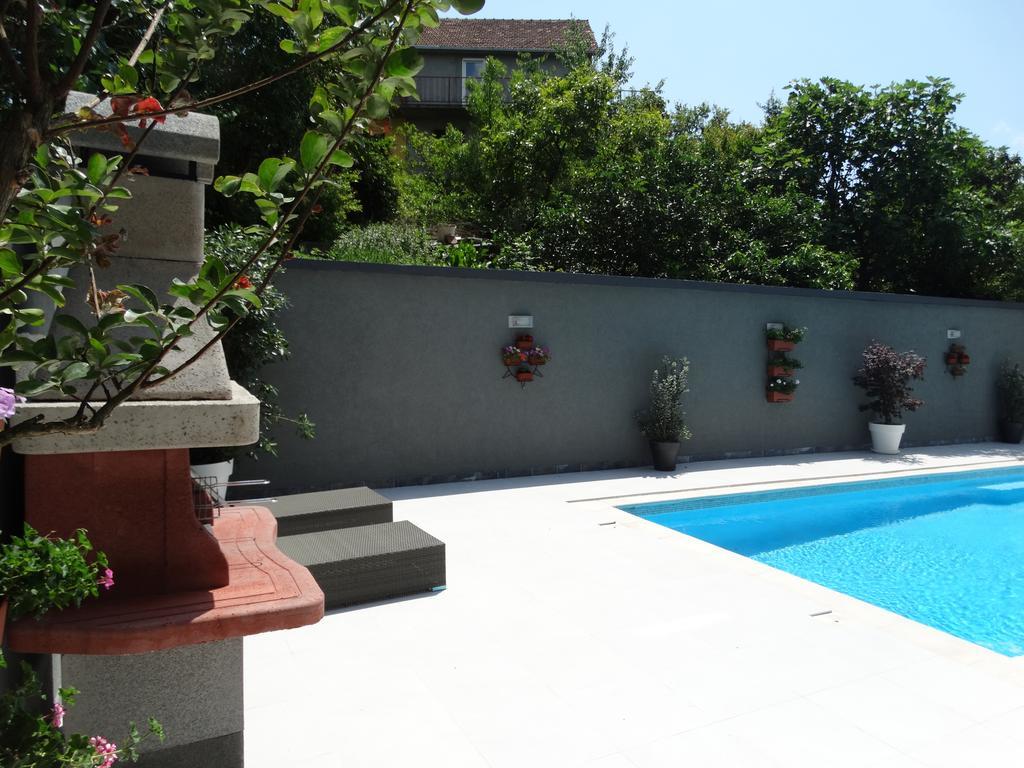 Agape Apartments ติวัต ภายนอก รูปภาพ